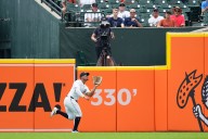 Tigers outfielder leaves game with foot injury