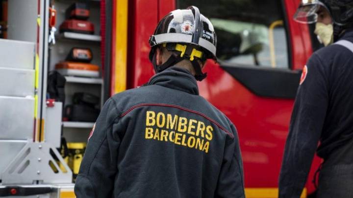 Dos heridos en el incendio de un edificio en el barrio de Les Corts