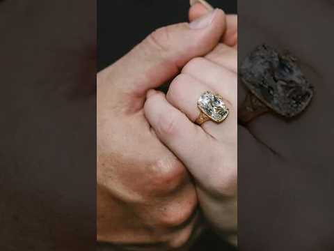 Why Taylor Swift's Engagement Ring May Be Worth at Least $500,000