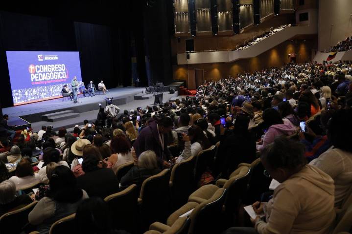 Ministro Rodríguez propuso retos durante primer congreso pedagógico