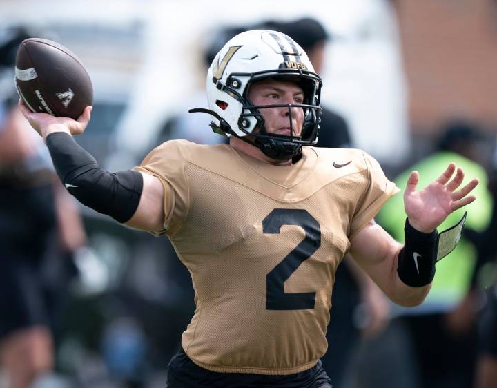 Deadspin | Vanderbilt's Diego Pavia seeks fast start vs. Charleston Southern