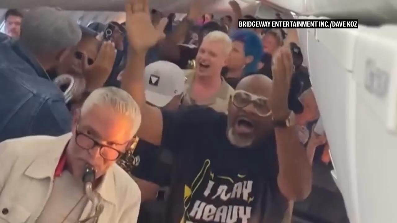 A flight delay, a jazz band and a viral moment: How Dave Koz and fellow musicians lifted spirits