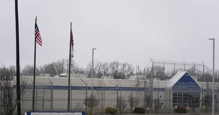 Ciudad en Tennessee aprueba convertir penal cerrado en centro de detención de inmigrantes