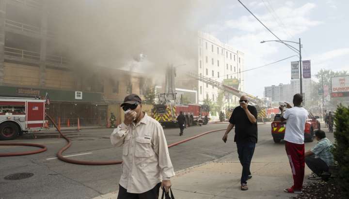 Fire breaks out at building housing Edgewater restaurant Porkchop