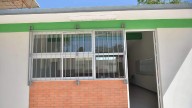 Entregan aulas, útiles y uniformes escolares en la Huasteca
