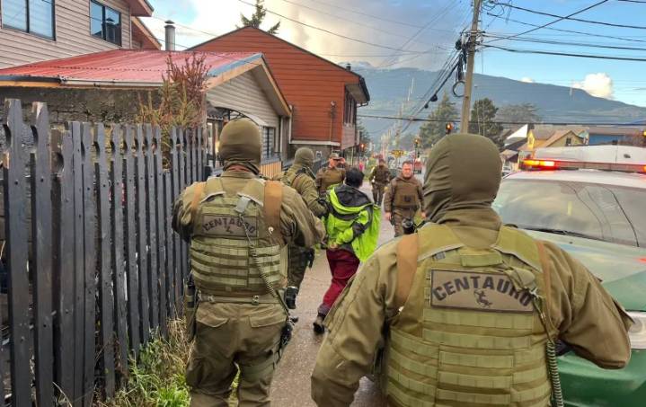 Carabineros de la Patrulla Centauro de la Prefectura Aysén detuvo a tres prófugos de la justicia en Coyhaique