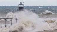 Weather service issues wave warnings for shorelines of Lakes Michigan, Huron