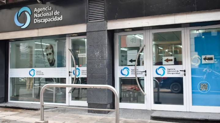 Coimas en la gestión de Milei: allanaron la Andis, la Droguería Suizo Argentina y domicilios particulares
