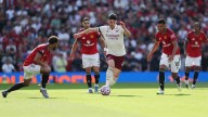 Arsenal vence con lo justo a Manchester United: Calafiori marca y Raya salva