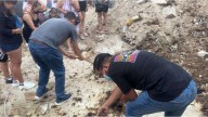 Hallan familiares restos óseos frente a crematorio Plenitud