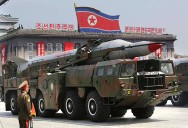 El régimen de Corea del Norte lanzó dos misiles de defensa aérea bajo la supervisión del dictador Kim Jong