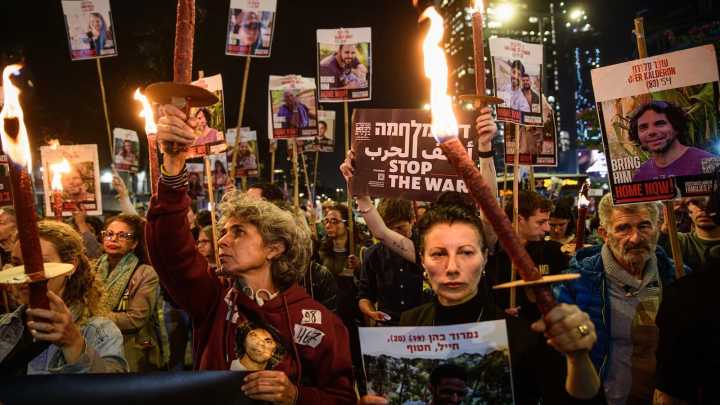Miles de israelíes protestan en Tel Aviv para exigir alto el fuego y liberación de rehenes en Gaza