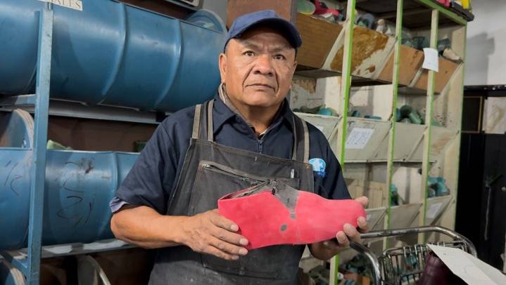 Edomex fabrica calzado ortopédico para el regreso a clases