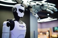 Did a Hollywood icon really use AI to make a fake crowd in promo video?