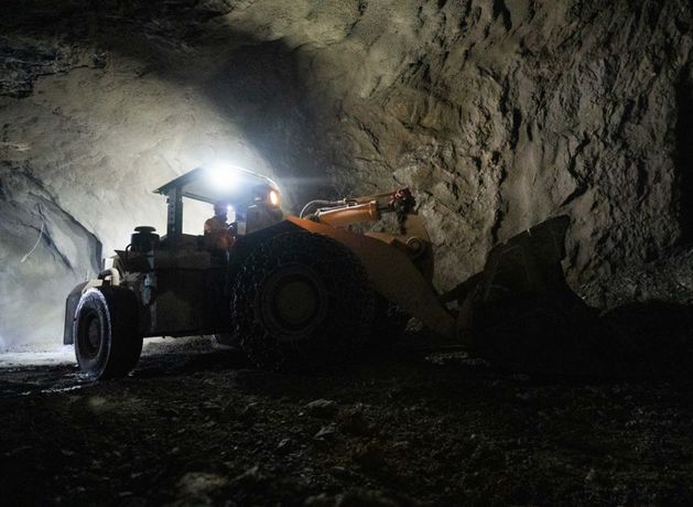 Group 11 raises €3.6m through a share offering but Glencore does not partake