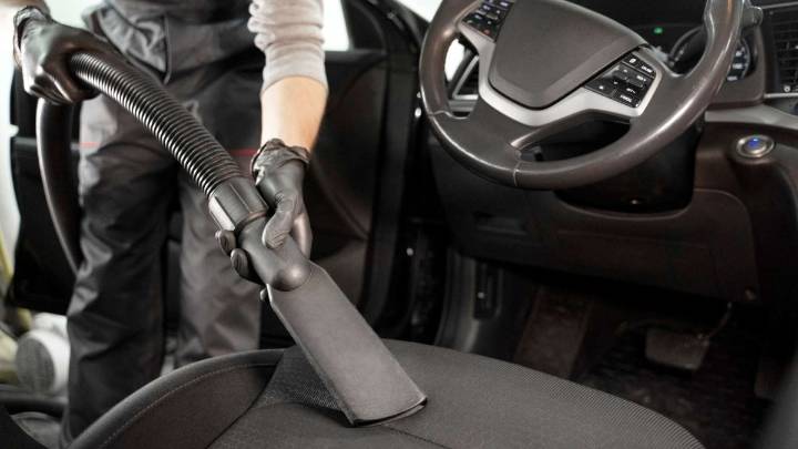 Sin detergente: El truco casero para limpiar el tapiz de tu auto y que quede como nuevo