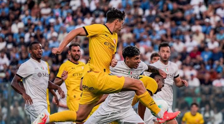 3-2. Stuani maquilla una preocupante derrota contra el Nápoles en el debut de Vitor Reis