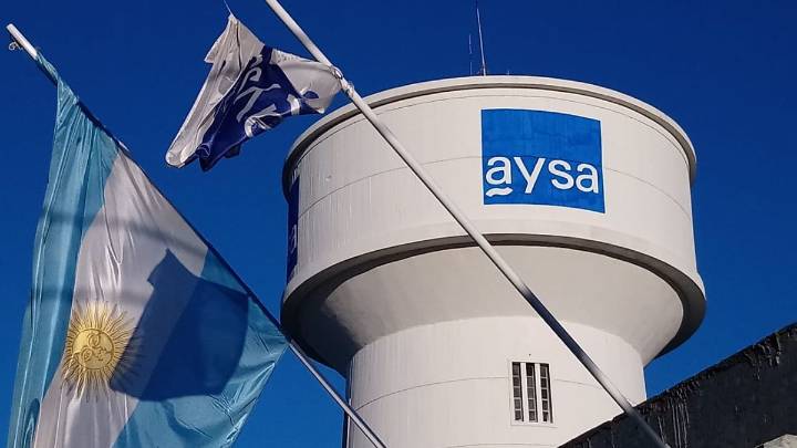 El Gobierno nacional inició el proceso de privatización de AySA
