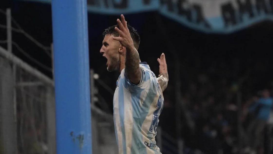 En un partidazo, Racing le ganó en la última a Peñarol, dio vuelta la serie y avanzó a cuartos de Libertadores