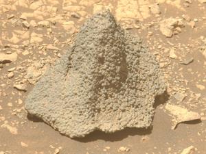 Mysterious ‘helmet’ spotted on Mars