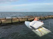 2 injured after boat crashes into breakwall: USCG