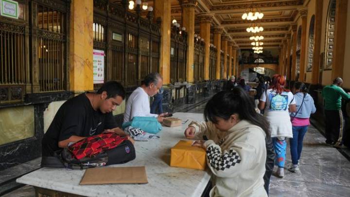 Mexico halts package shipments to US over tariff changes