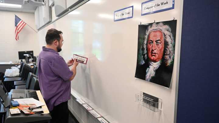 Utica district unveils reconstructed elementary as school year nears