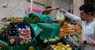 Dos caminos opuestos en la batalla contra la inflación