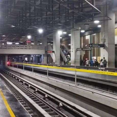Anciano se quita la vida al lanzarse a los rieles del Metro de Caracas