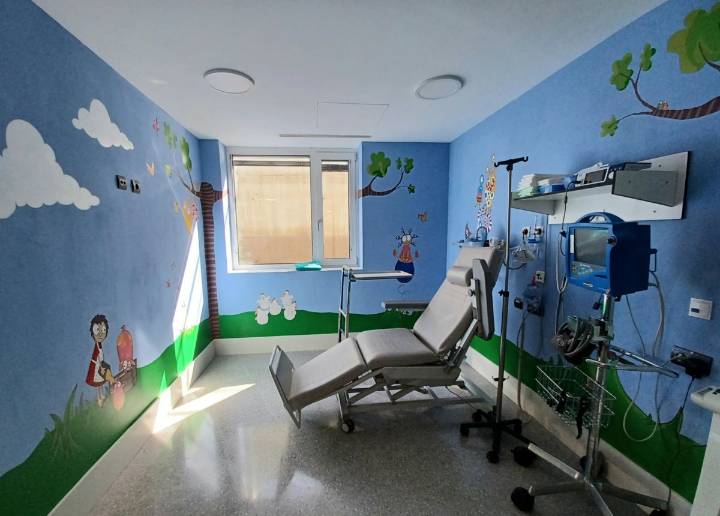 Los padres de Fran denuncian las altas temperaturas en el área de Pediatría del HUC: “Los niños lo están pasando mal”