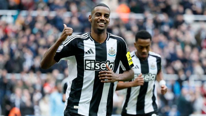 Transfer rumors, news: Liverpool agree £130m deal for Isak