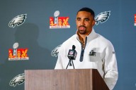 Eagles Veteran Delivers Retirement Ultimatum to Jalen Hurts After Eagles Struggled at Practice Eagles' veteran tackle will consider retiring if he can win another Super Bowl as Jalen Hurts' team strug