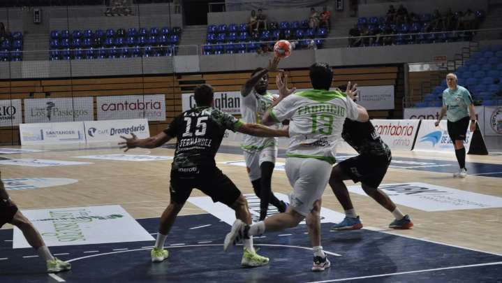 Bada Huesca compite ante el poderoso Bathco Torrelavega pero no le vale para ganar (32