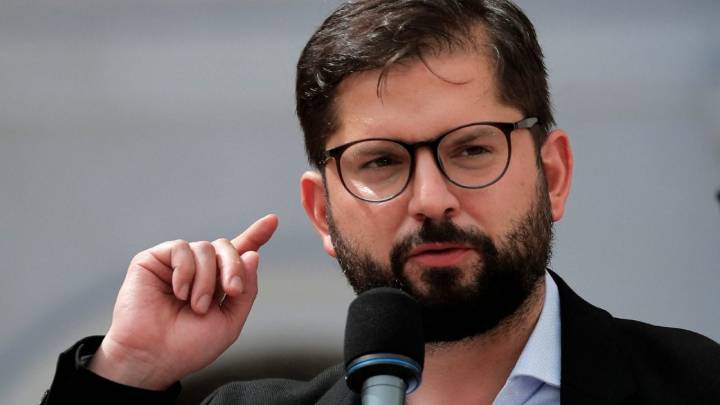El presidente de Chile, Gabriel Boric, envió a un funcionario a Buenos Aires tras el escándalo en Avellaneda