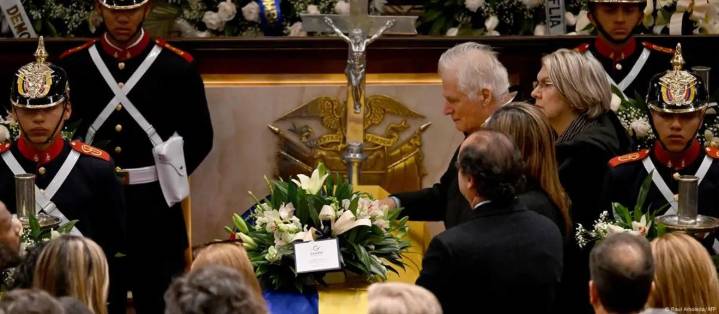 El senador colombiano Miguel Uribe Turbay es velado en el Capitolio de Colombia