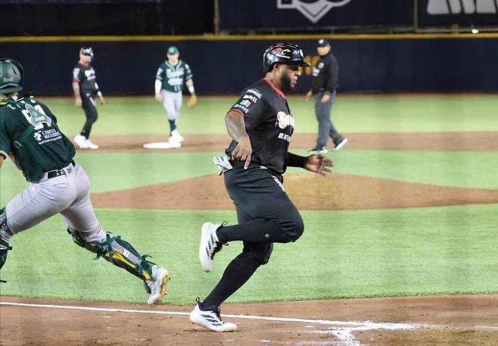 Guerreros de Oaxaca derrota a Pericos de Puebla en el primero de la serie