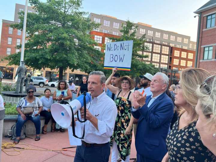 Stamford y Norwalk alzan la voz contra los arrestos de ICE