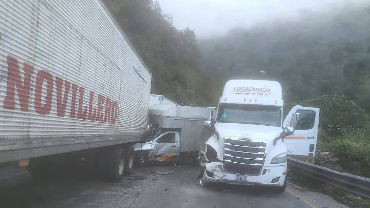 Choque múltiple en la autopista Puebla-Veracruz tramo Maltrata paraliza la vía por una hora