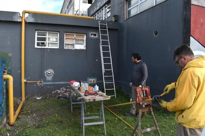 Comenzó la obra de gas en el natatorio municipal de Miramar