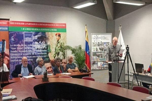 Ricardo Menéndez: "En Venezuela hay un ejército constituido por nuestro pueblo"