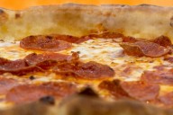 ¡A 5 pesos! Famosa pizzería con 18 sucursales en Juárez anuncia ofertón