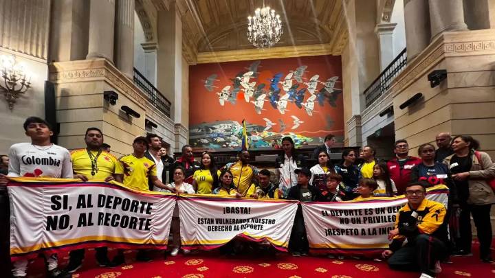 Deportistas colombianos protestan en el Congreso contra el recorte de presupuesto en el gobierno de Gustavo Petro