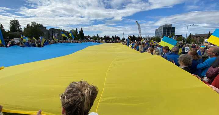 Massive Ukrainian flag displayed in Anchorage ahead of high