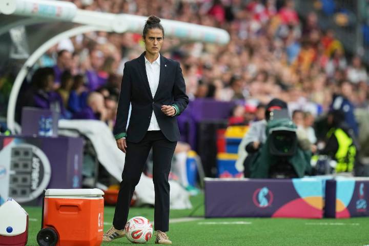 Spain replaces women’s soccer coach Montse Tomé with Sonia Bermúdez