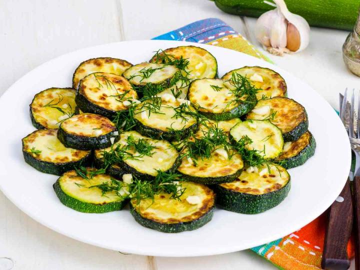 Calabacitas al ajillo: la mejor guarnición rápida y sabrosa