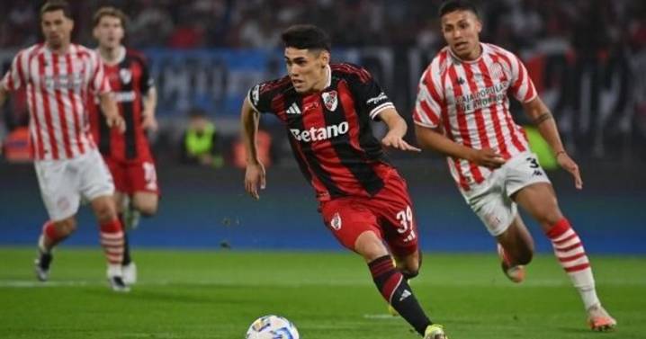 River se quedó con el triunfo: venció 3-0 a San Martín de Tucumán