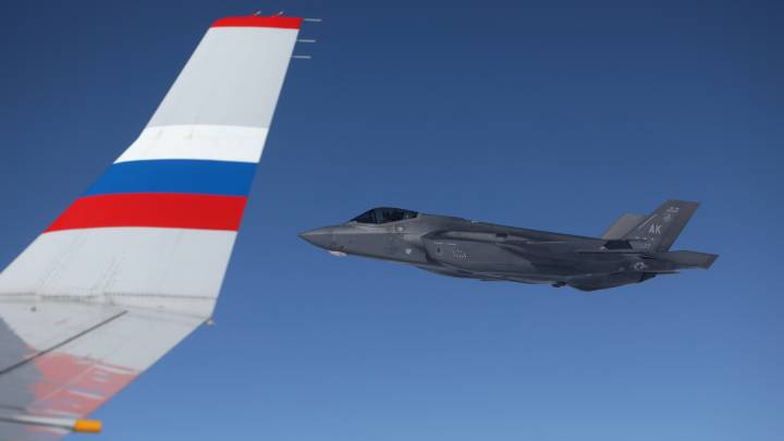 Así fue el despliegue de aviones de combate con el que Trump intentó deslumbrar a Putin