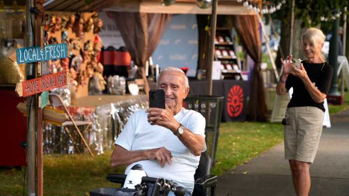 Shyamalan movie 'Remain' shoot in Bristol, RI draws flock of film fans