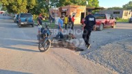 Embiste dama a motociclista en Múzquiz; el afectado terminó lesionado