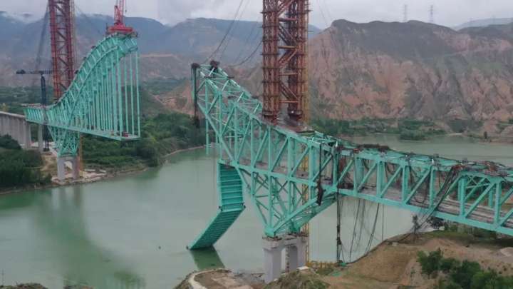 Derrumbe de puente en construcción deja 12 muertos y 4 desaparecidos en China #22Ago